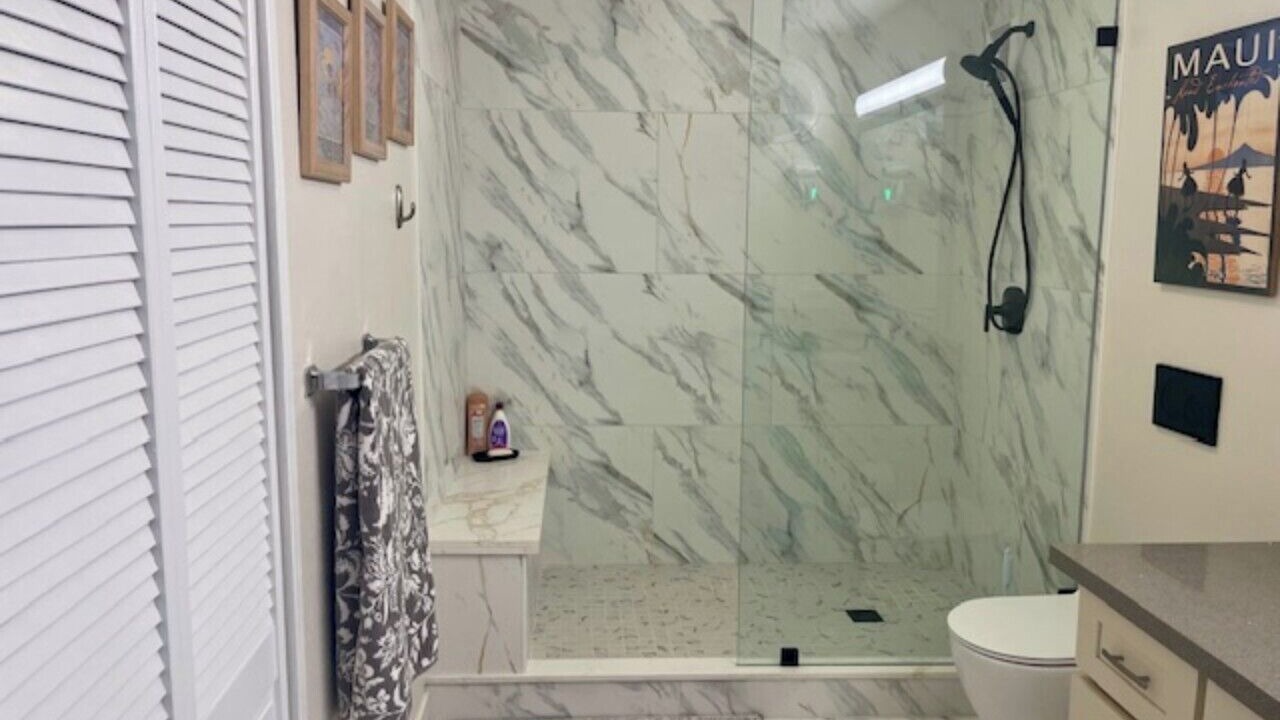 Photo of Bathroom in Historic Lahaina Front Street