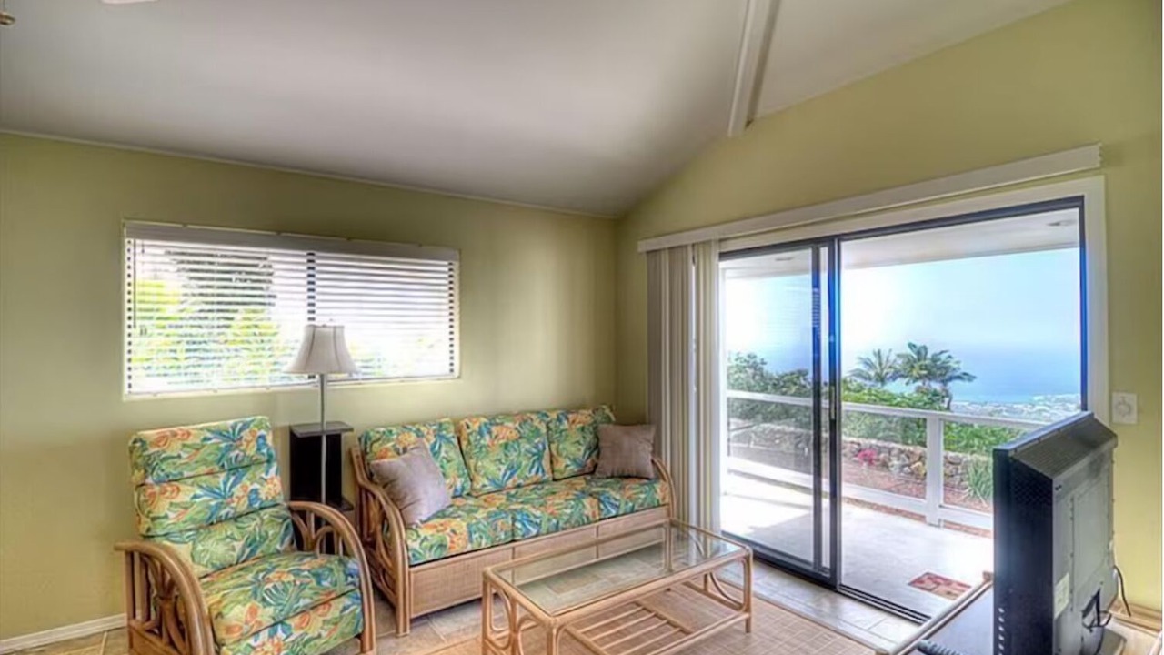 Photo of Livingroom in Holualoa