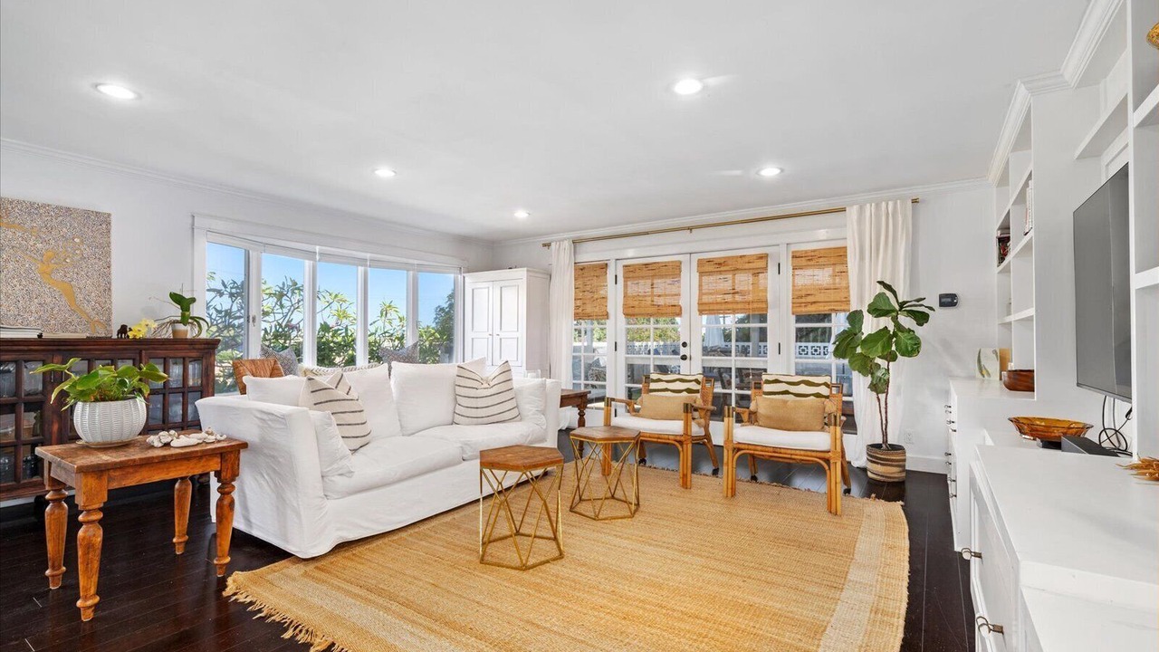 Photo of Livingroom in Manoa