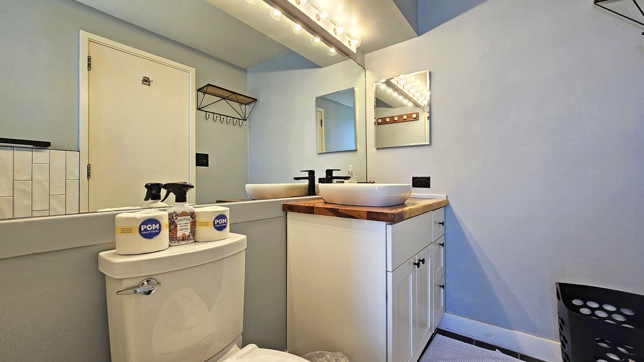 Photo of Bathroom in Diamond Head - Kapahulu - St. Louis