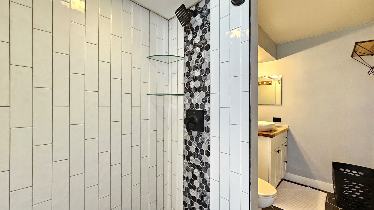 Photo of Bathroom in Diamond Head - Kapahulu - St. Louis