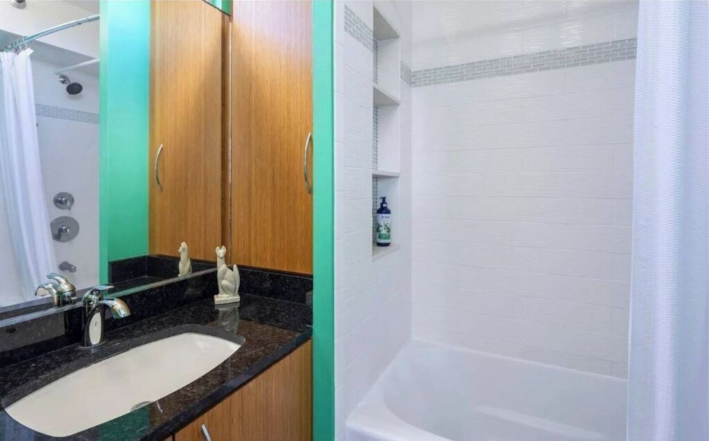 Photo of Bathroom in Diamond Head - Kapahulu - St. Louis
