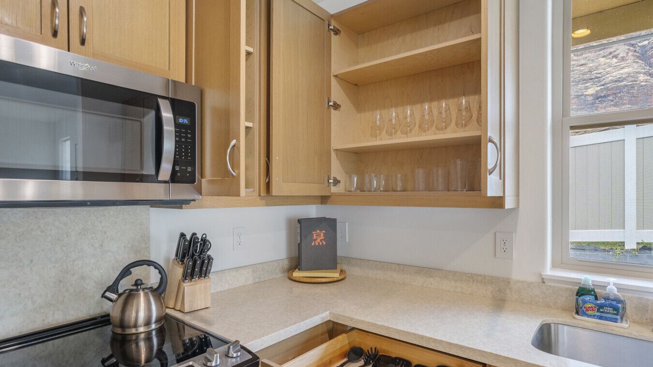 Photo of Kitchen in Makaha Valley