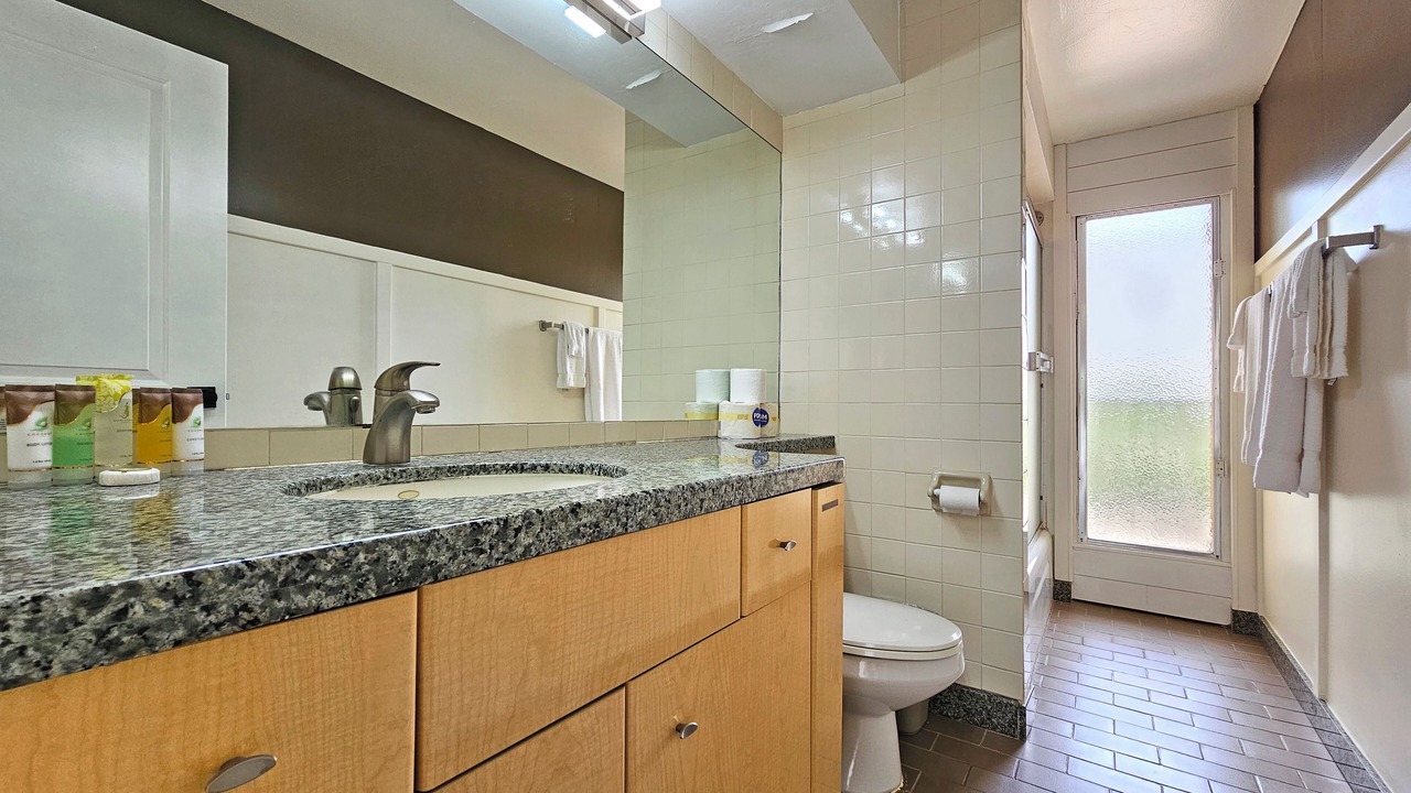 Photo of Bathroom in Diamond Head - Kapahulu - St. Louis