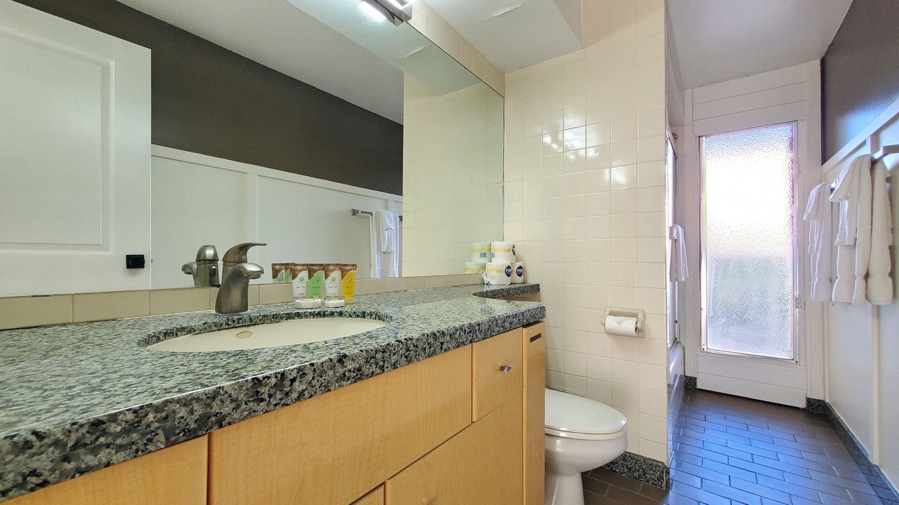 Photo of Bathroom in Diamond Head - Kapahulu - St. Louis