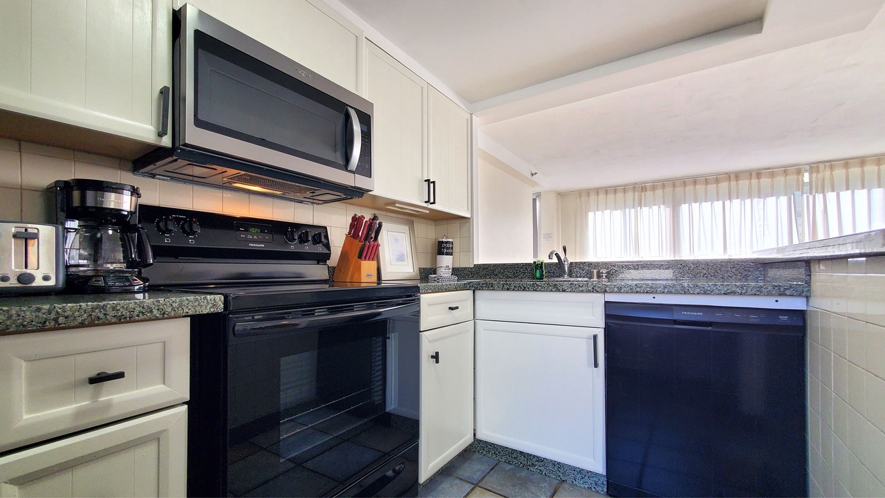 Photo of Kitchen in Diamond Head - Kapahulu - St. Louis