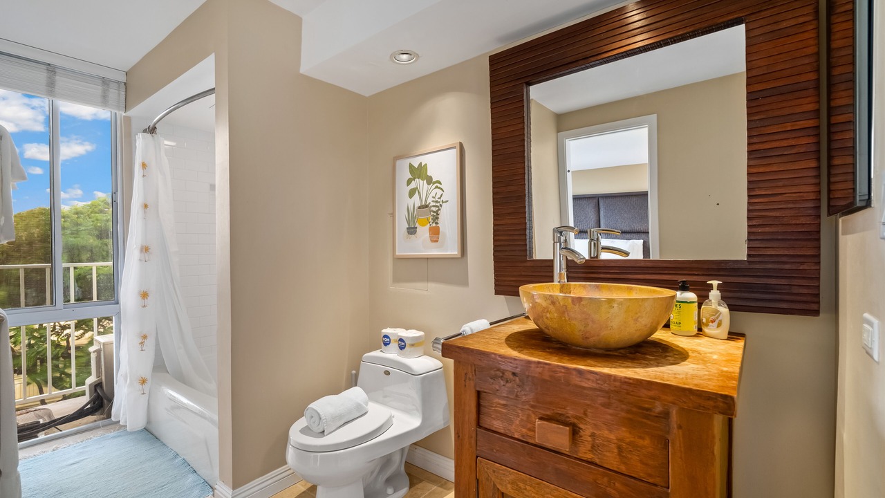 Photo of Bathroom in Diamond Head - Kapahulu - St. Louis