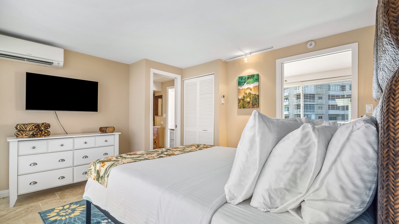 Photo of Bedroom in Diamond Head - Kapahulu - St. Louis