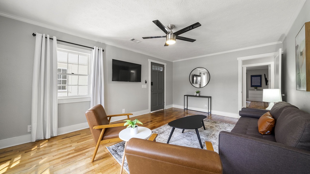 Photo of Livingroom in Warm Springs