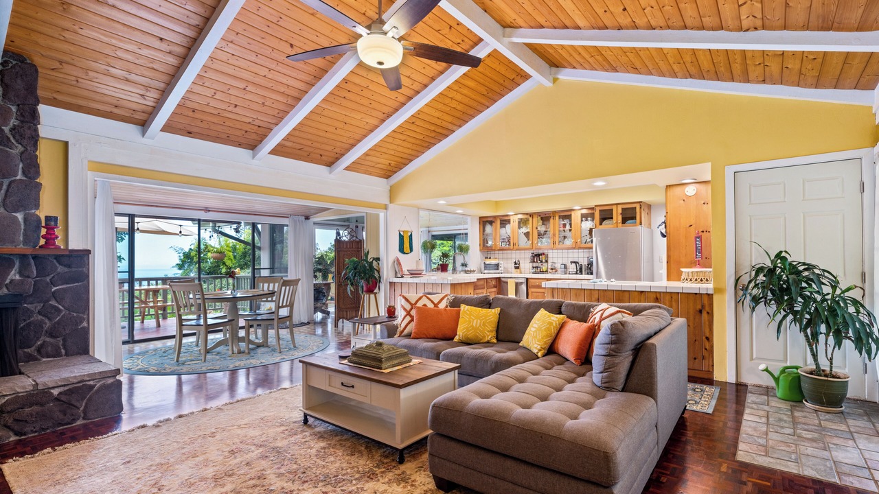 Photo of Livingroom in Holualoa