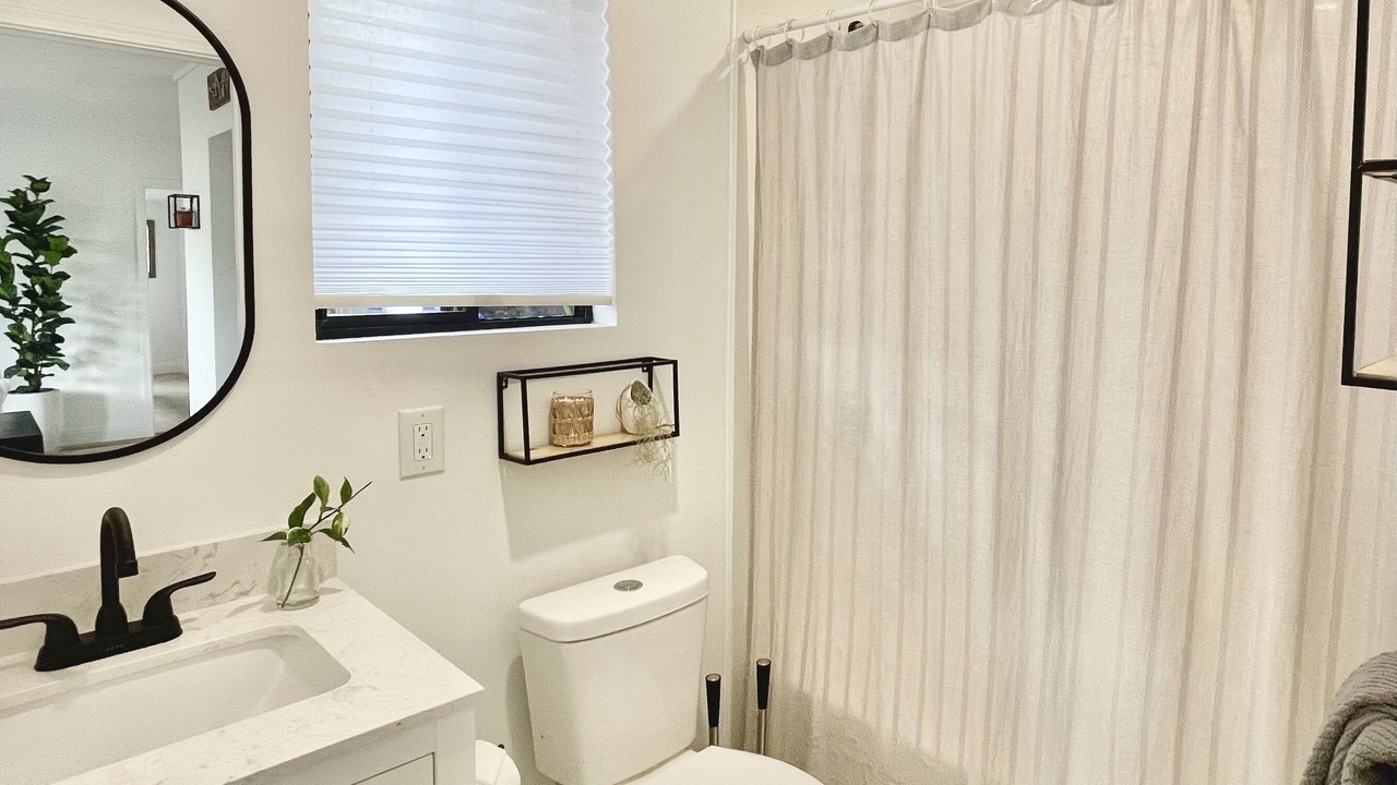 Photo of Bathroom in Kalaoa