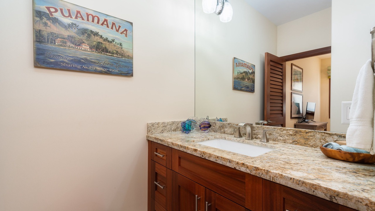 Photo of Bathroom in Downtown Lahaina