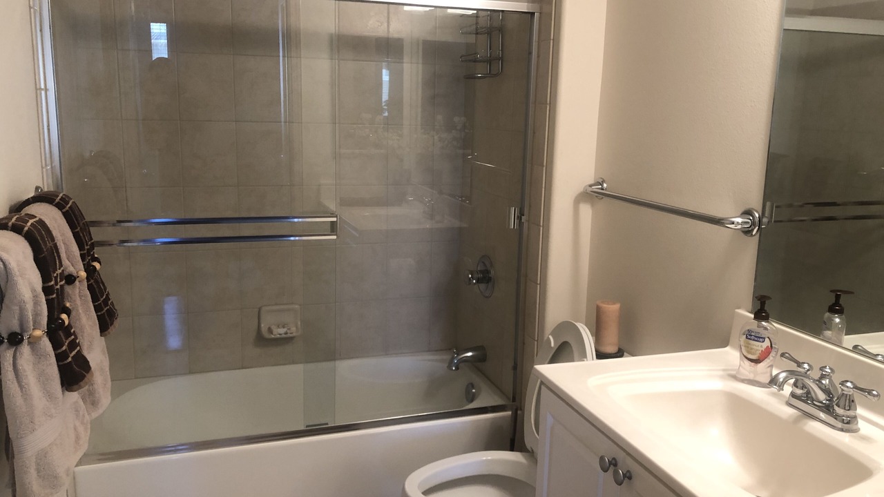 Photo of Bathroom in Historic Lahaina Front Street