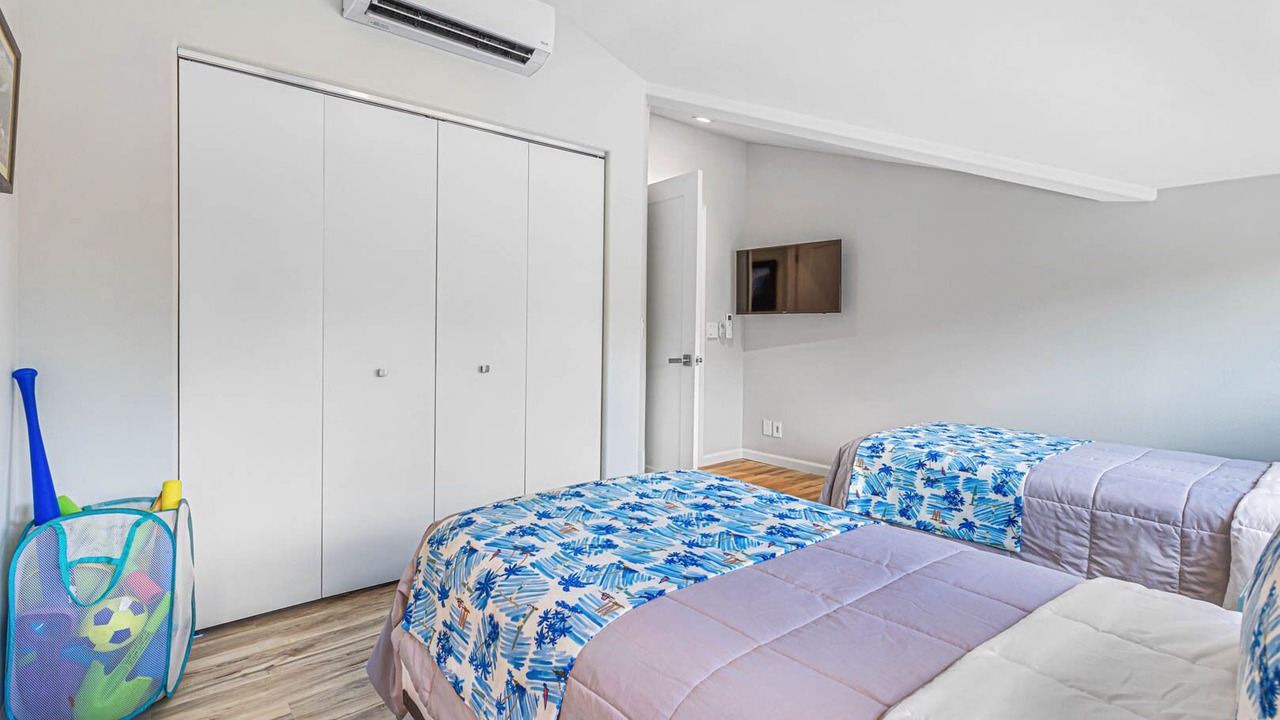 Photo of Bedroom in Historic Lahaina Front Street