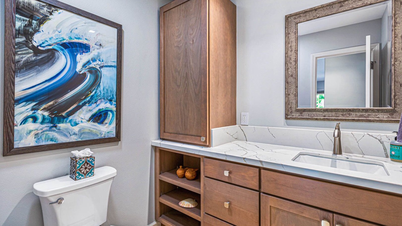 Photo of Bathroom in Historic Lahaina Front Street