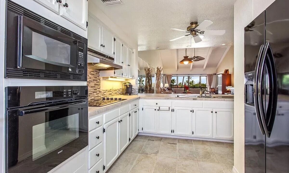 Photo of Kitchen in Kahaluu-Keauhou