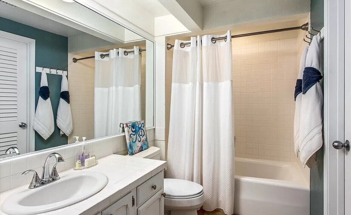 Photo of Bathroom in Kahaluu-Keauhou