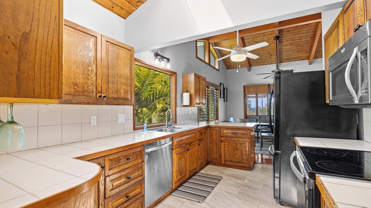 Photo of Kitchen in Kahaluu Bay