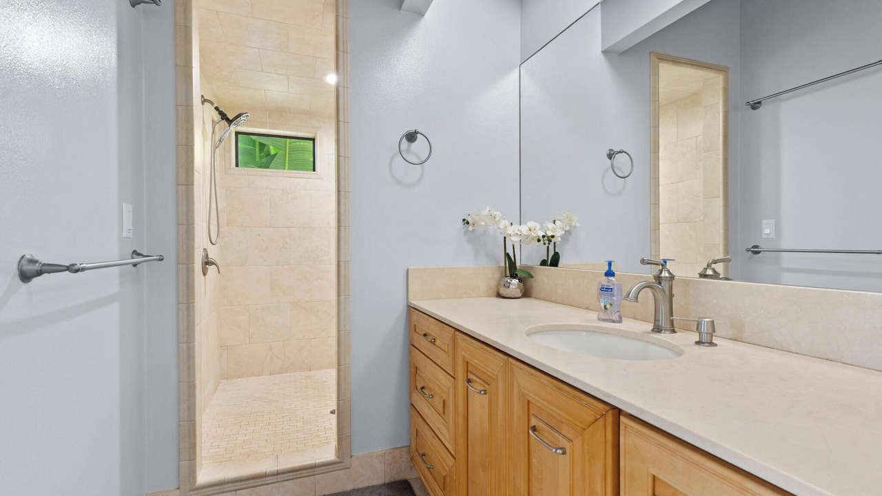 Photo of Bathroom in Kahaluu Bay