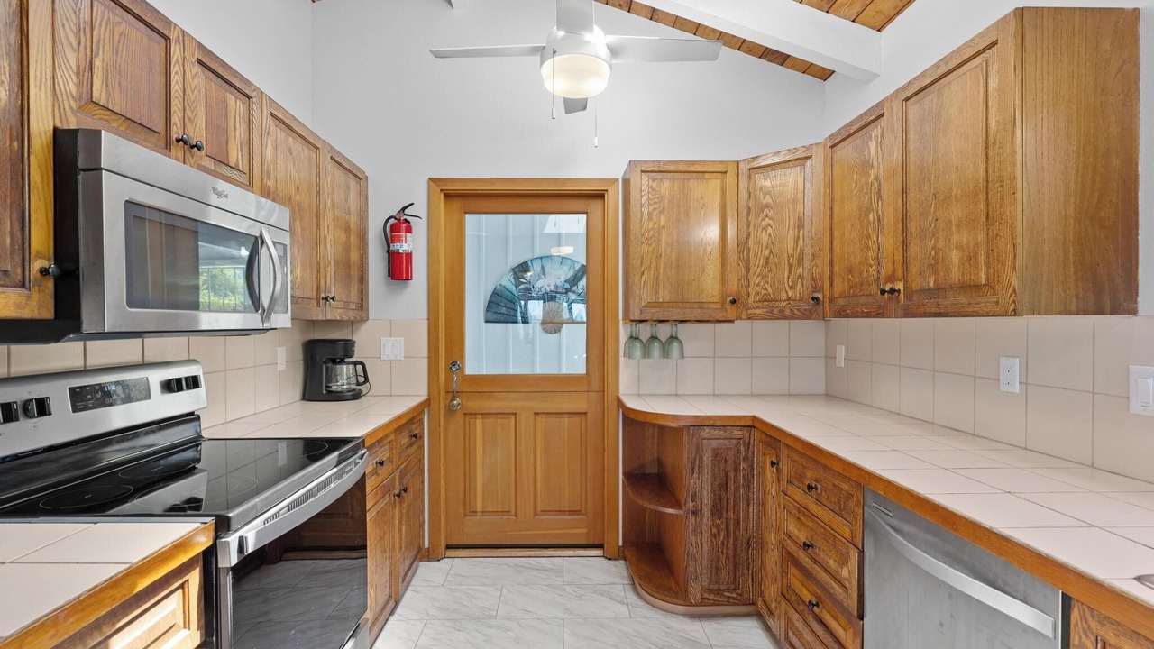 Photo of Kitchen in Kahaluu Bay