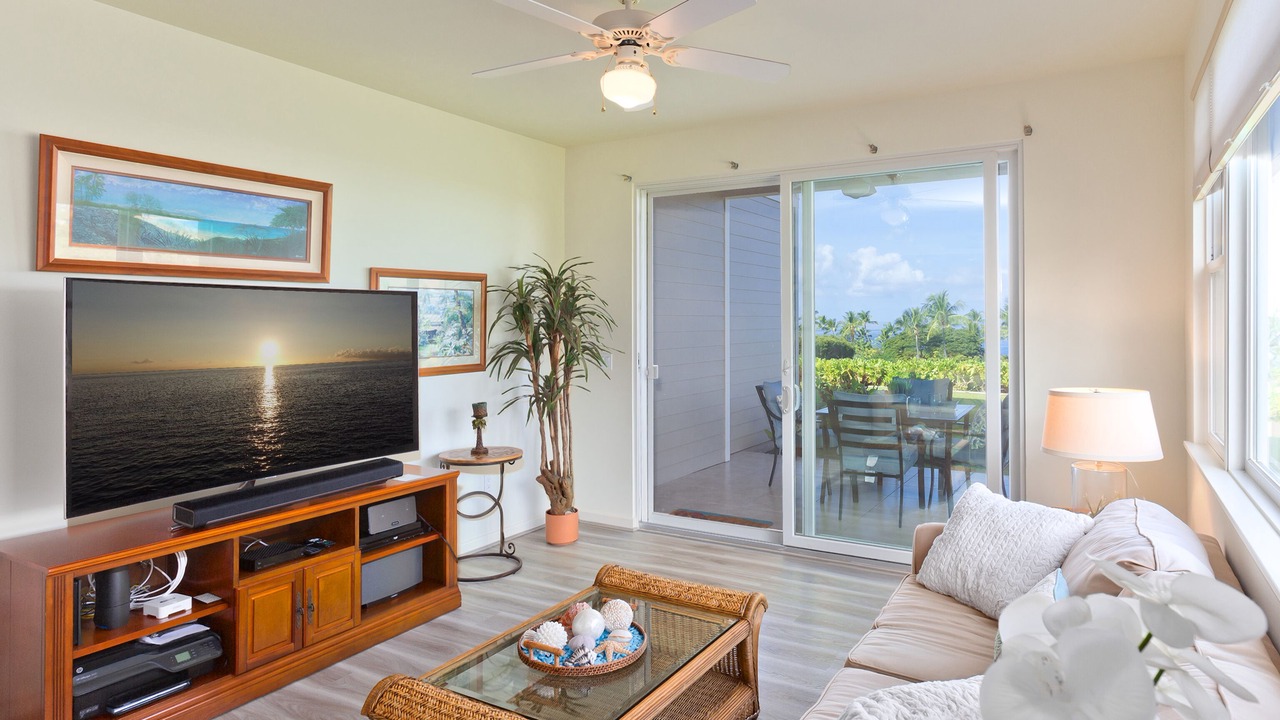 Photo of Livingroom in Kahaluu-Keauhou