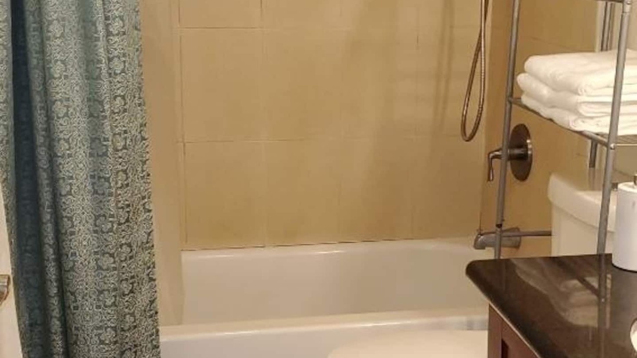 Photo of Bathroom in Downtown Honolulu