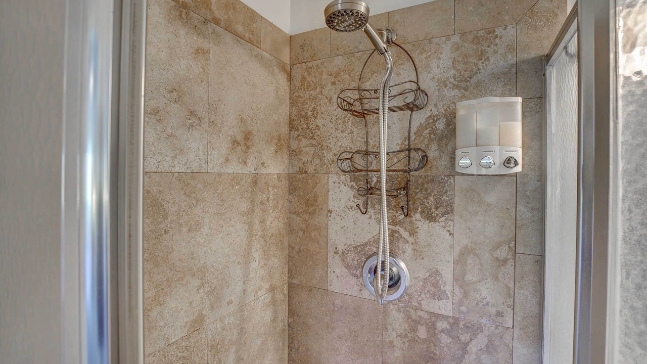 Photo of Bathroom in Kalaoa