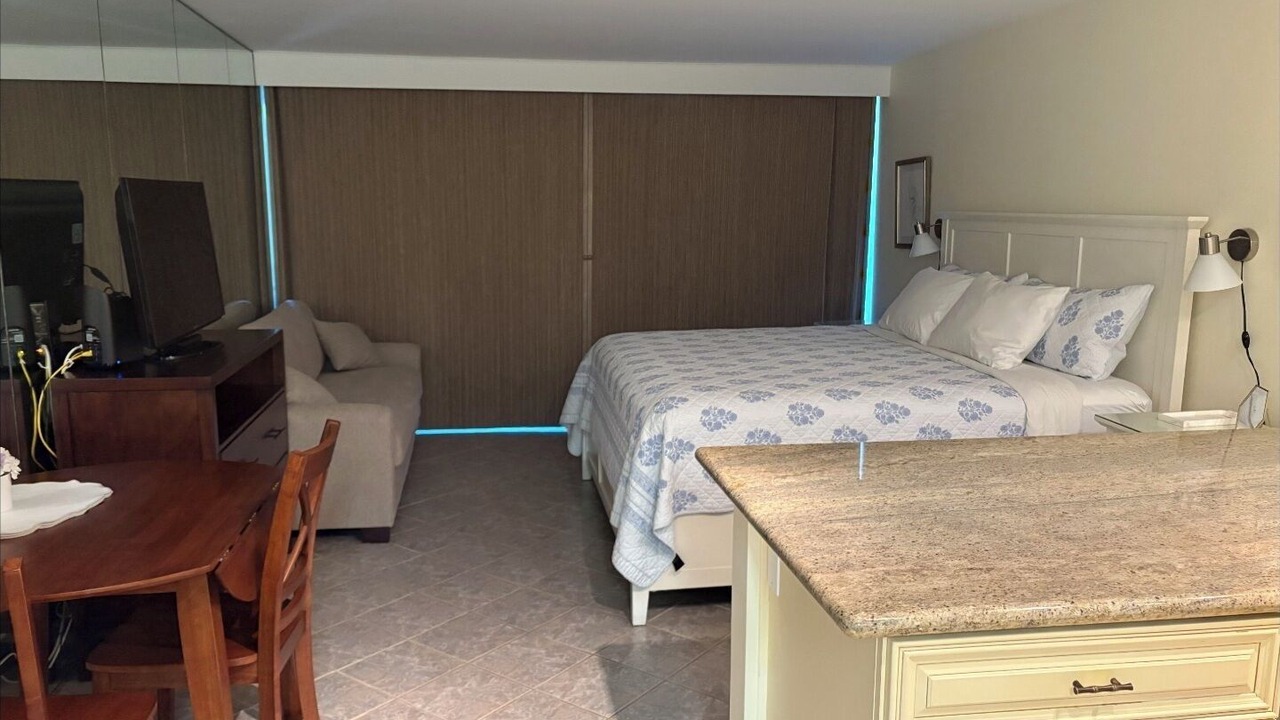 Photo of Bedroom in Historic Lahaina Front Street