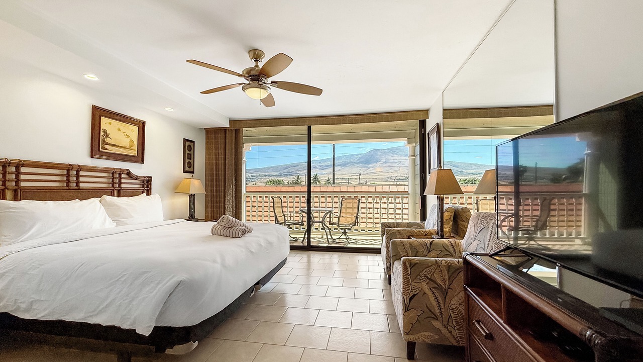 Photo of Bedroom in Historic Lahaina Front Street