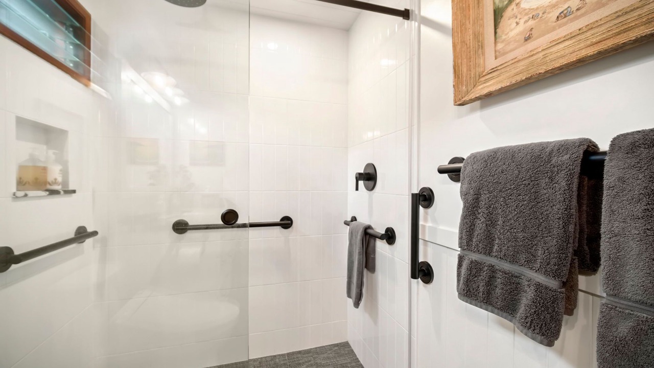 Photo of Bathroom in Hanalei Palms