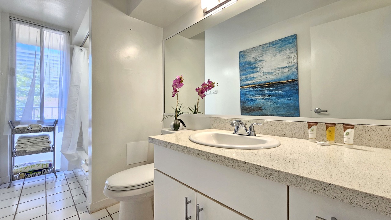 Photo of Bathroom in Diamond Head - Kapahulu - St. Louis