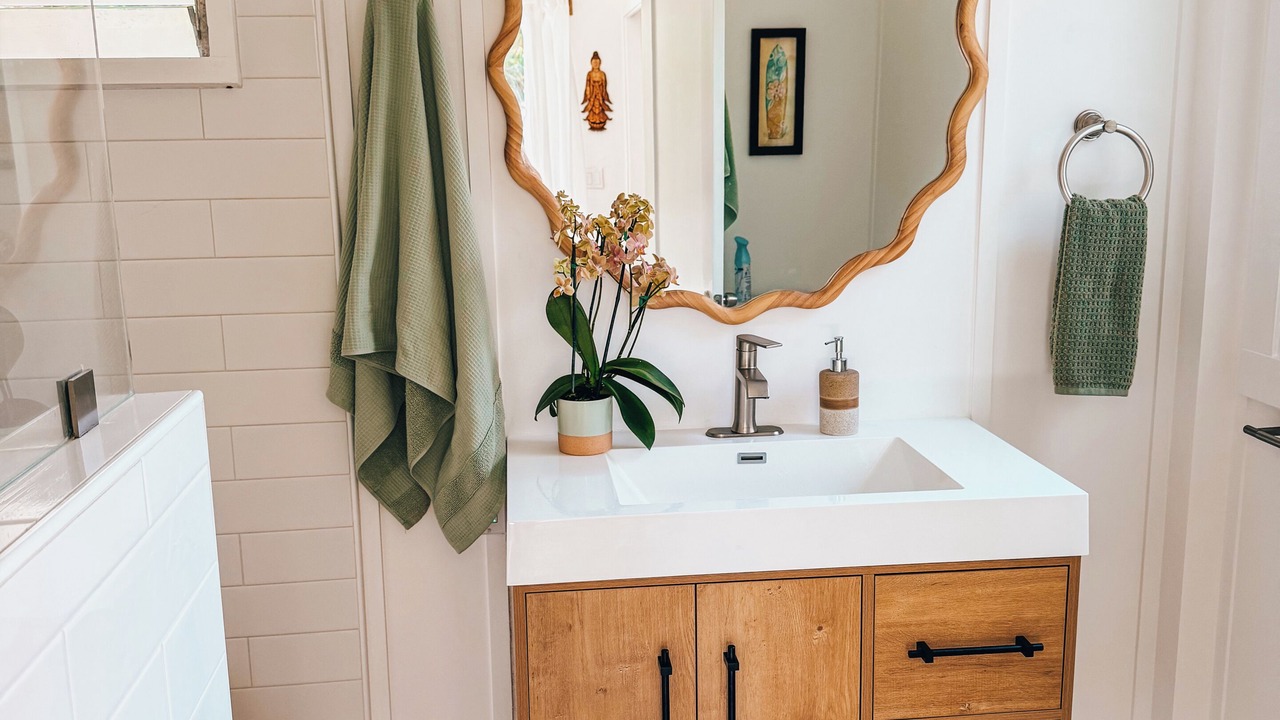 Photo of Bathroom in Wainiha