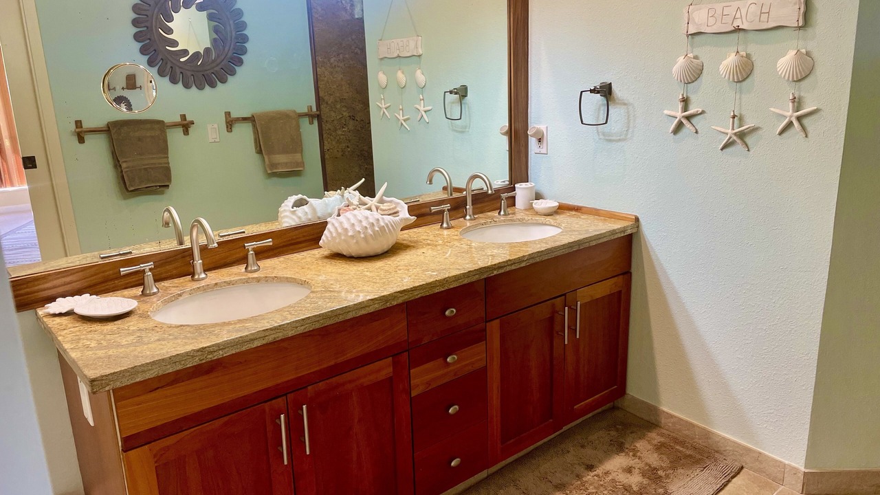 Photo of Bathroom in Poipu