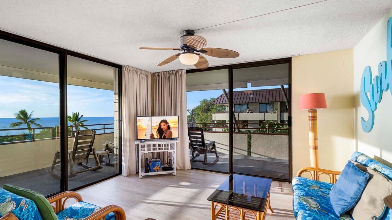 Photo of Livingroom in Kahaluu Bay
