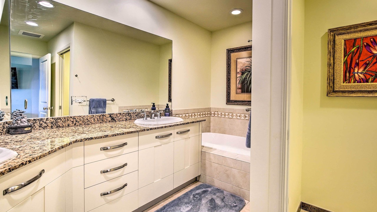 Photo of Bathroom in Kahaluu-Keauhou