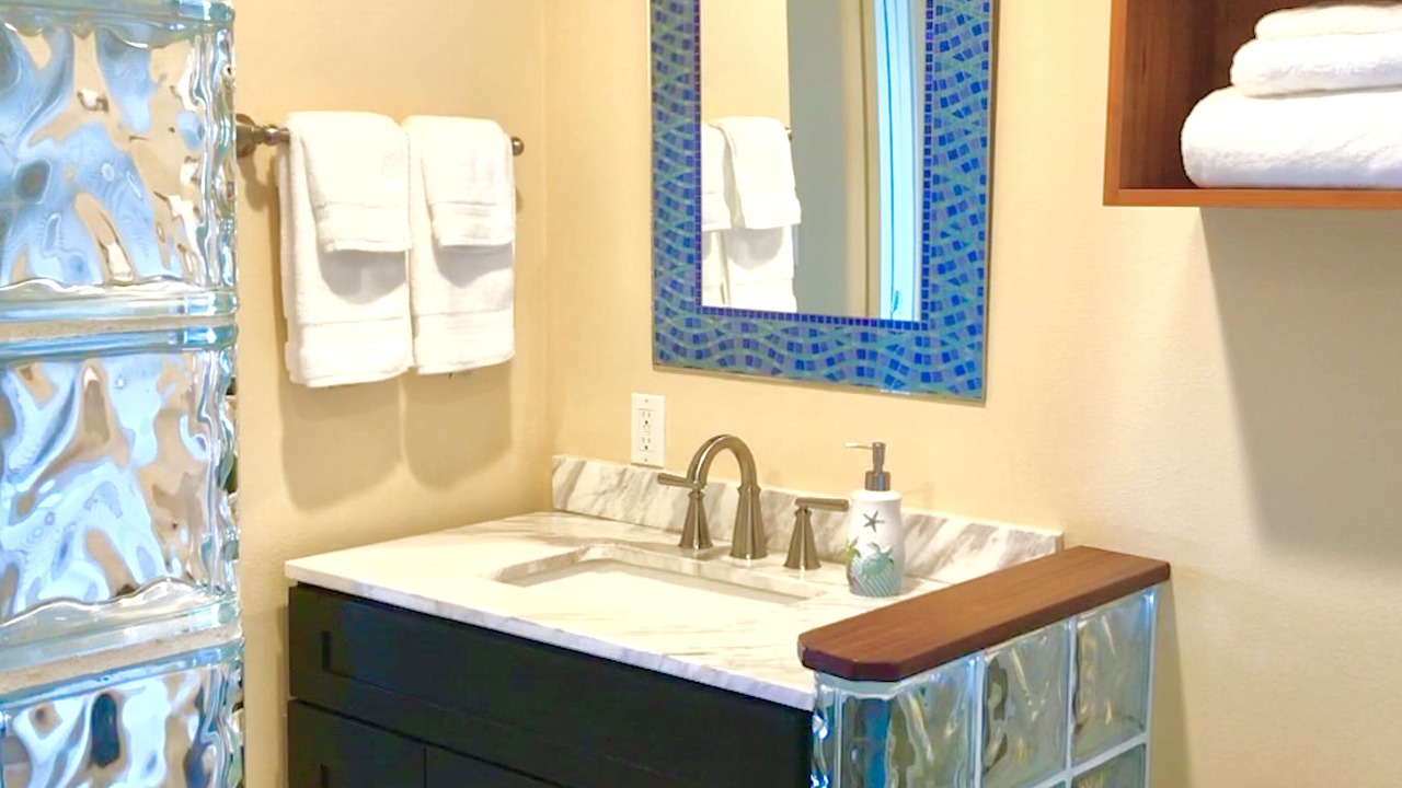 Photo of Bathroom in Kahaluu Bay