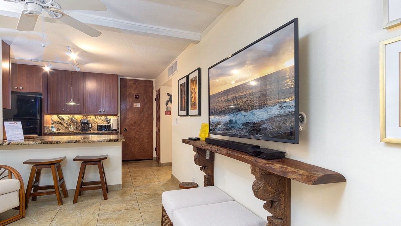 Photo of Livingroom in Historic Kailua Village
