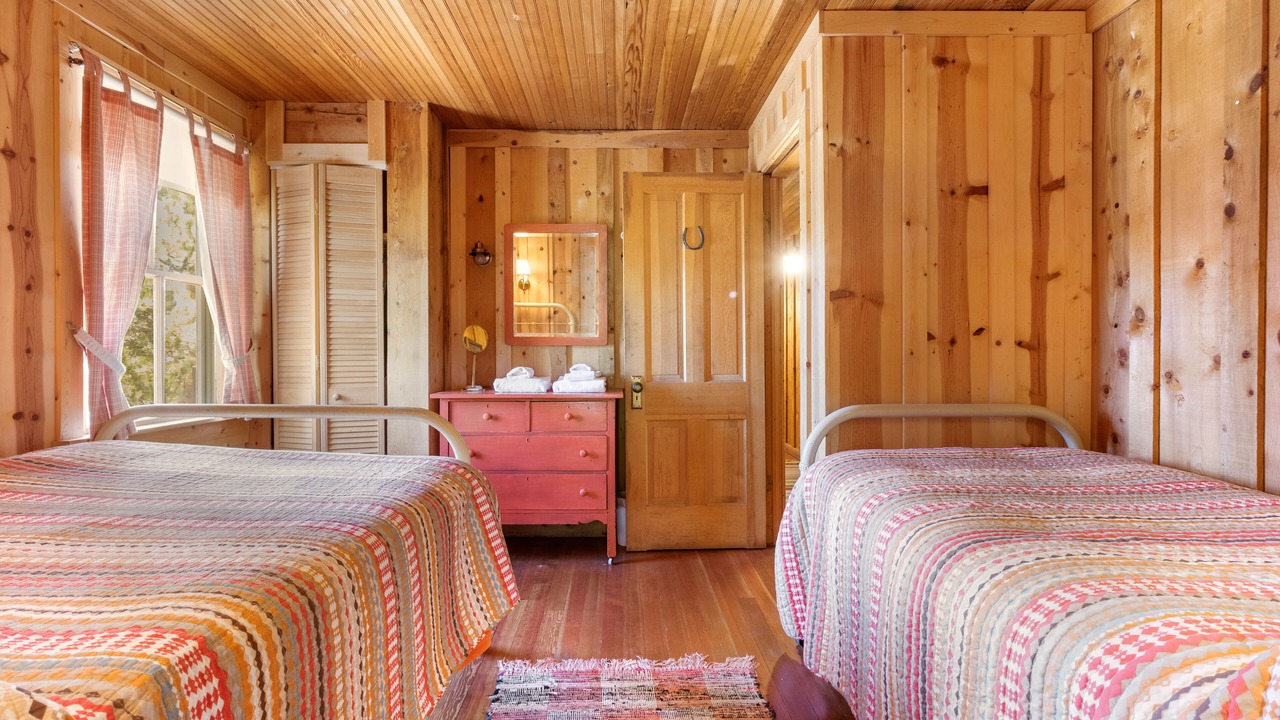 Photo of Bedroom in YMCA of the Rockies