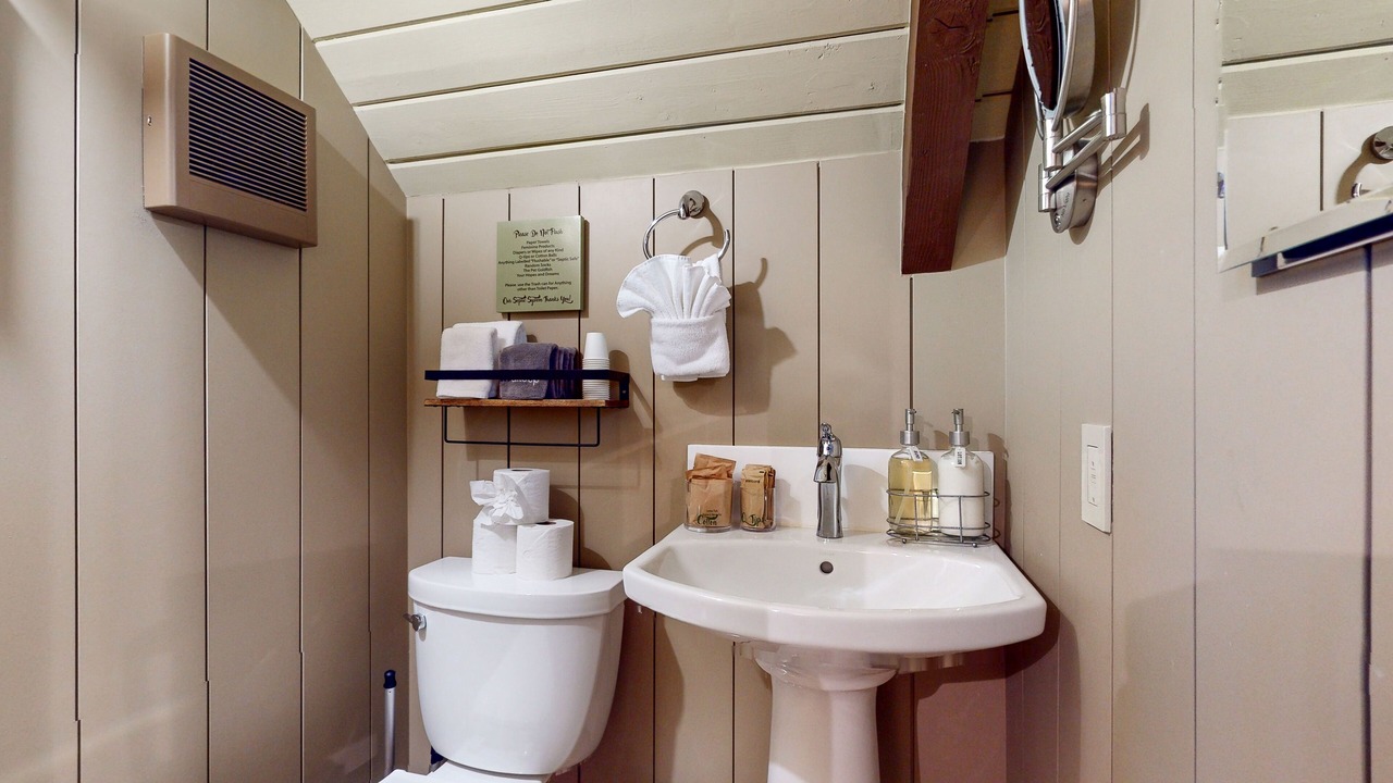 Photo of Bathroom in Roslyn Ridge