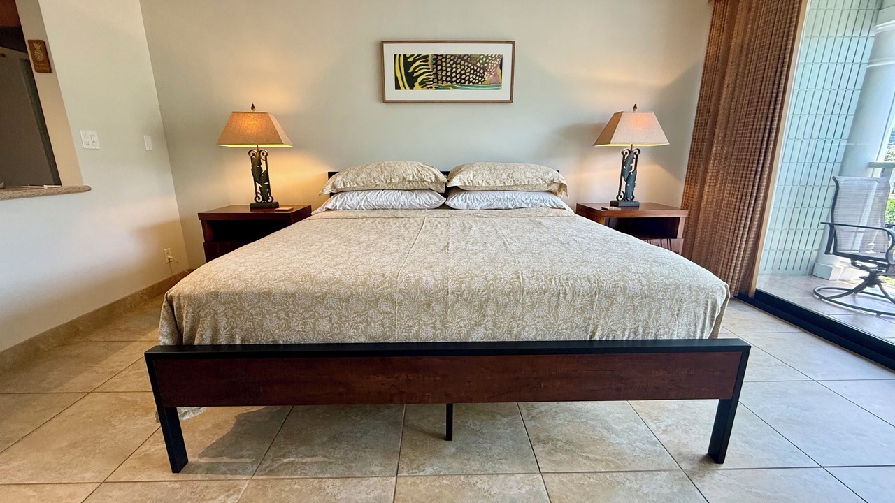 Photo of Bedroom in Historic Lahaina Front Street