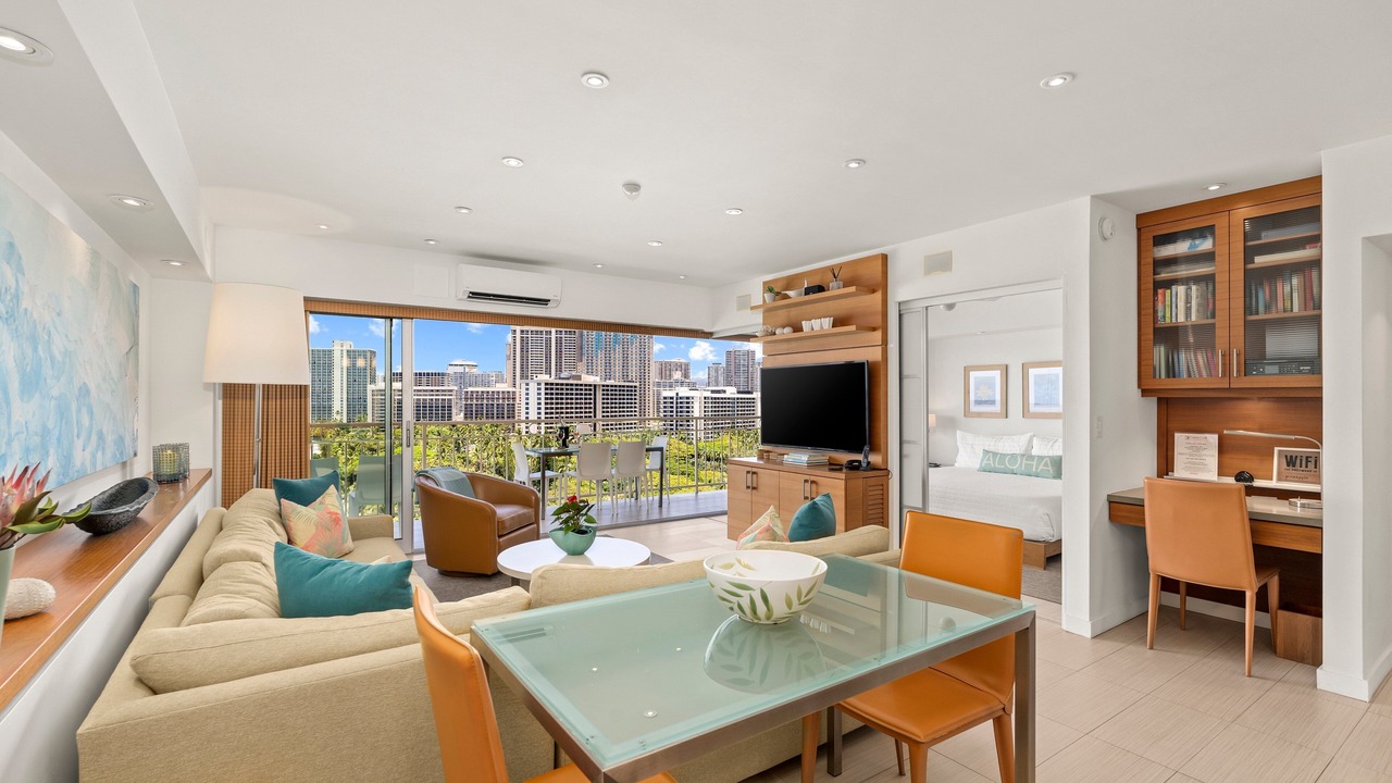 Photo of Livingroom in Waikiki