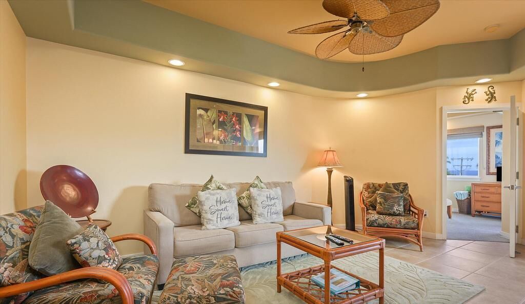 Photo of Livingroom in Kahaluu Bay