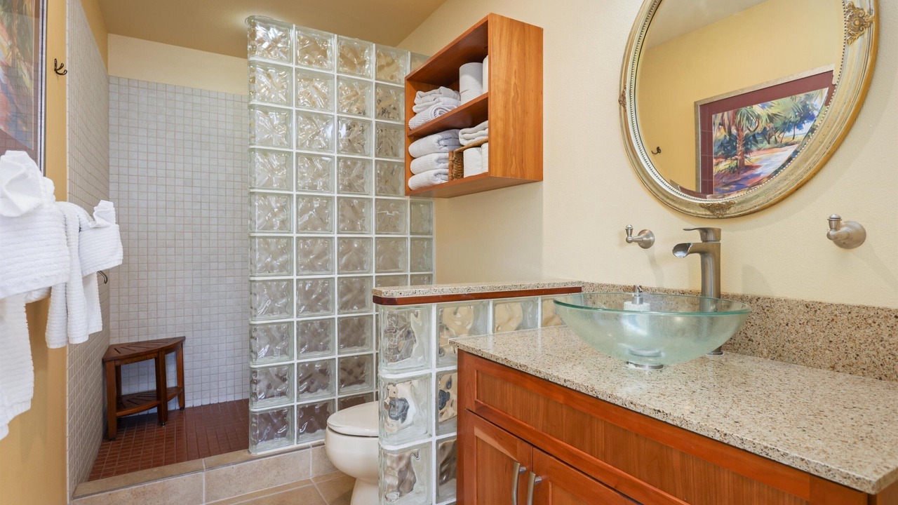 Photo of Bathroom in Kahaluu Bay