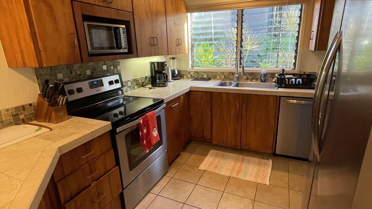 Photo of Kitchen in Kahaluu Bay