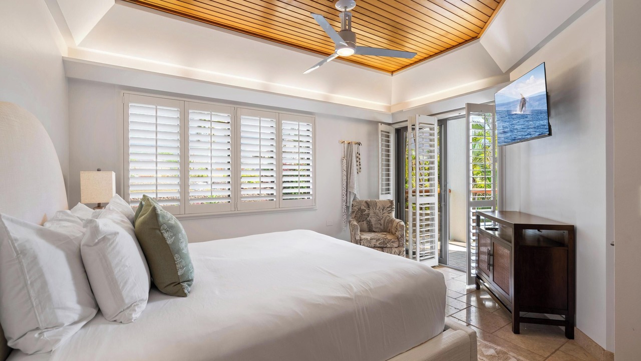 Photo of Bedroom in Historic Lahaina Front Street