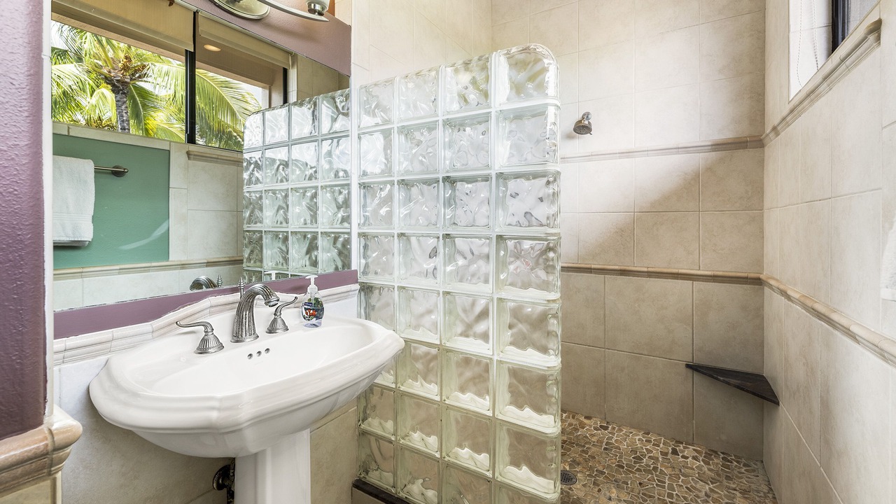 Photo of Bathroom in Kahaluu-Keauhou