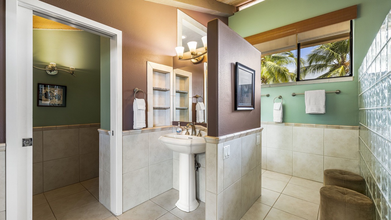 Photo of Bathroom in Kahaluu-Keauhou