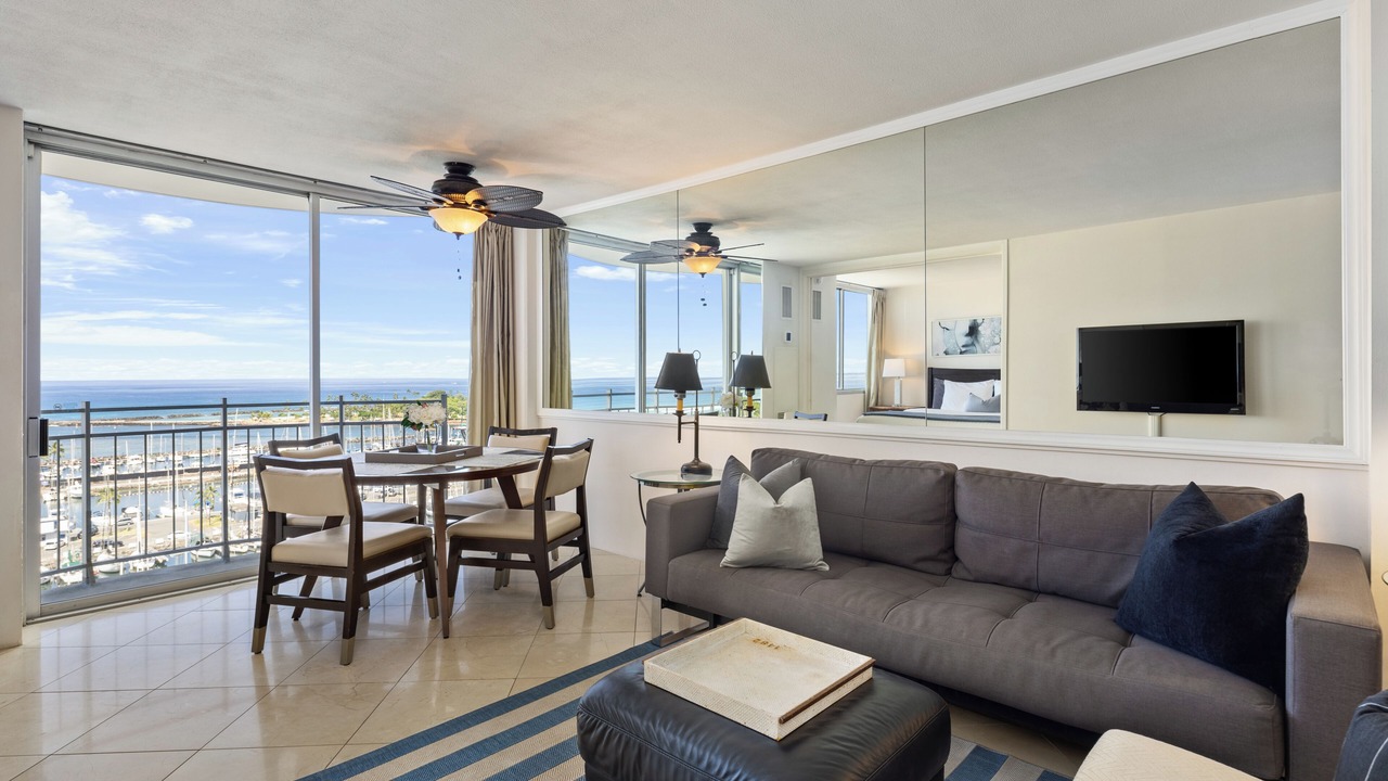 Photo of Livingroom in Waikiki