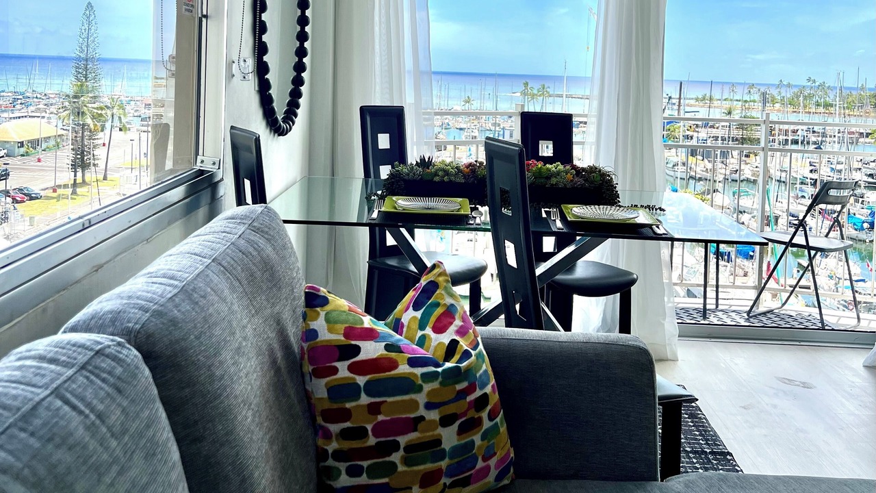 Photo of Livingroom in Waikiki