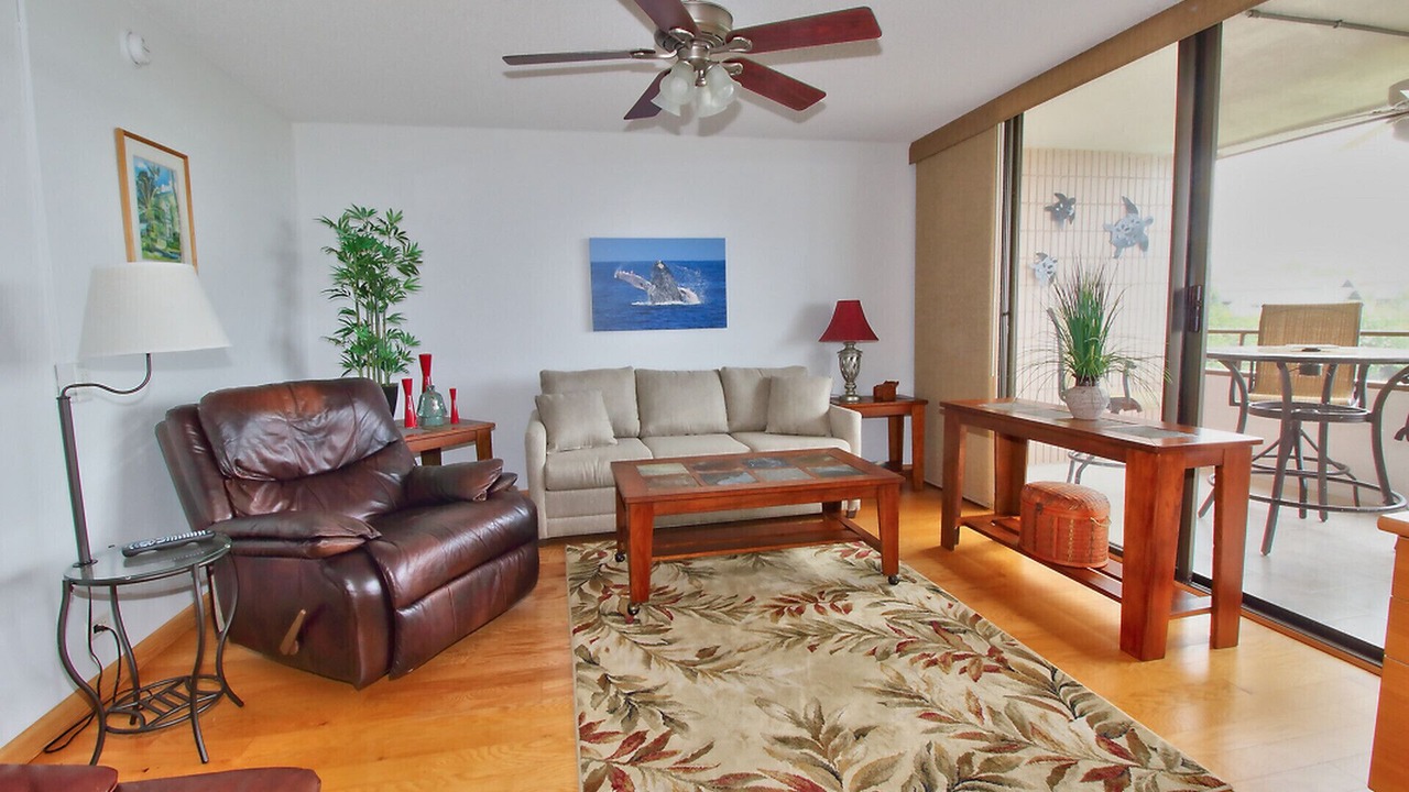 Photo of Livingroom in Kahaluu Bay